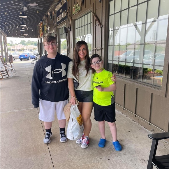 Meet your Posher - Picture 7 of 10